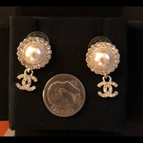 Chanel Gold Double Side CC Earrings - Picture 6 of 7